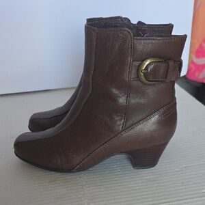 Clarks Active Air Brown Leather Ankle Booties Size 7.5